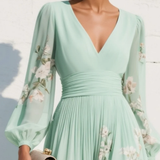 Gabriela ™ Vestido midi floral plisado de gasa con escote en V verde claro