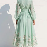 Gabriela ™ Vestido midi floral plisado de gasa con escote en V verde claro